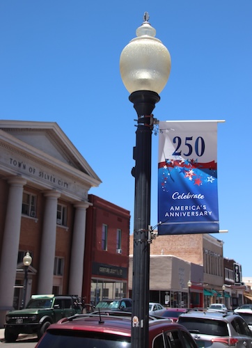 dar banners 250th
