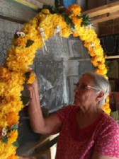 Ofrenda making.jpg